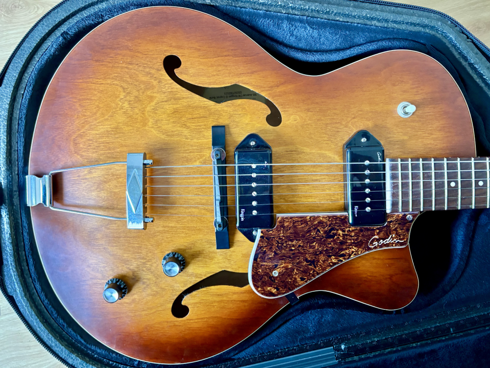 Godin 5th Avenue CW Kingpin II de segunda mano · Foto 1 de 5 · Lleida · 650 €
