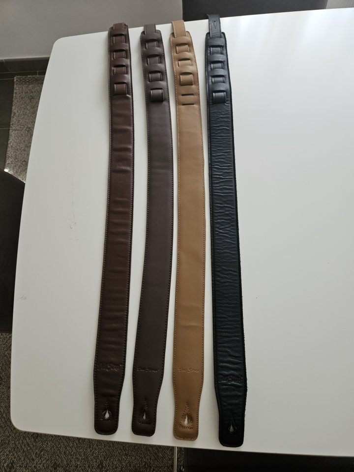 Correa de piel Dat Strap (4 colores) de segunda mano · Foto 6 de 8 · Barcelona · 18 €