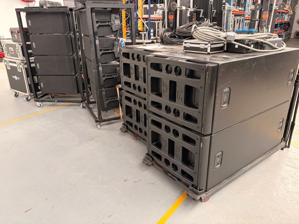 Equipo NEXO GEO-S12 + RS18 + amplificación de segunda mano · Foto 1 de 3 · Murcia · 35000 €