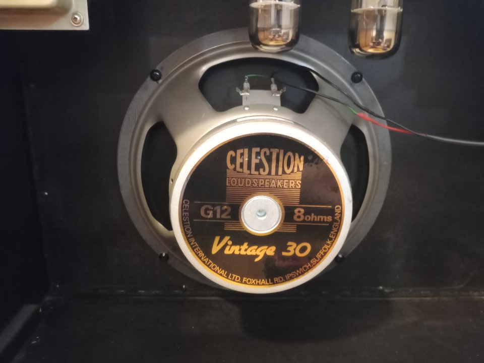 Marshall DSL40C con V30 Uk de segunda mano · Foto 2 de 7 · Madrid · 450 €