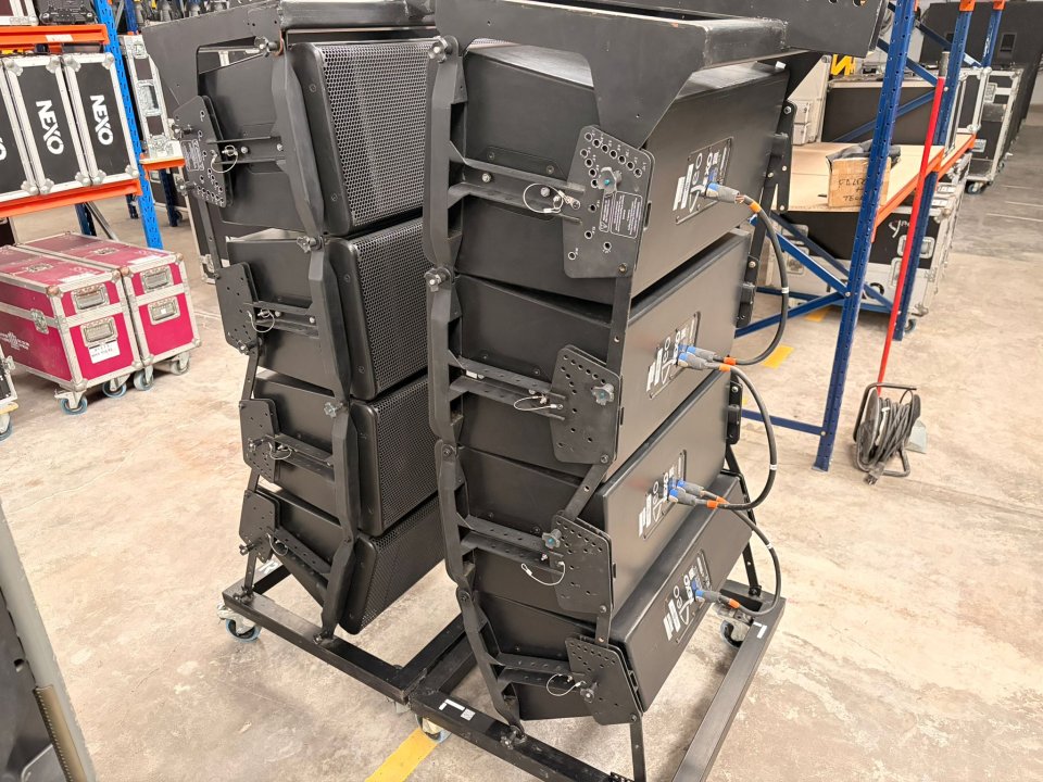 Equipo NEXO GEO-S12 + RS18 + amplificación de segunda mano · Foto 3 de 3 · Murcia · 35000 €