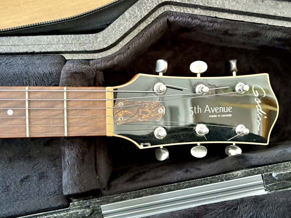 Godin 5th Avenue CW Kingpin II de segunda mano · Foto 4 de 5 · Lleida · 650 €