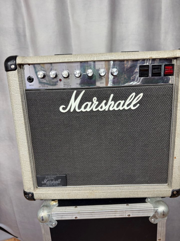 Combo Marshall Silver Jubilee 1987 de segunda mano · Foto 1 de 4 · León · 1600 €
