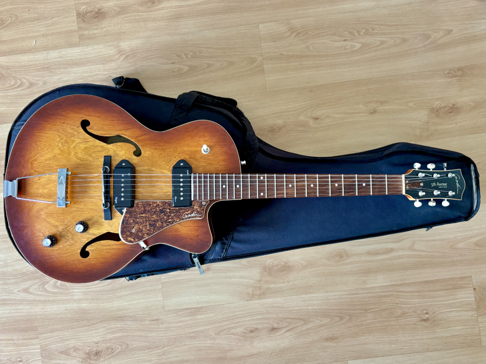Godin 5th Avenue CW Kingpin II de segunda mano · Foto 5 de 5 · Lleida · 650 €