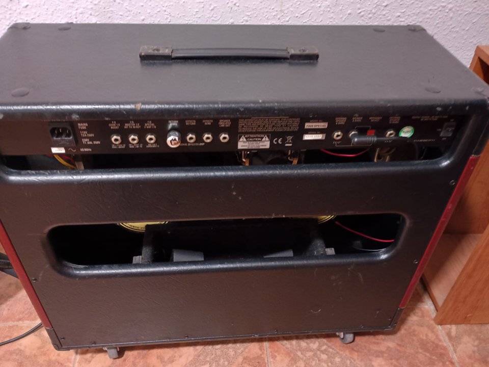 Rebajado!!Amplificador Haydem 2x12 60 DSP