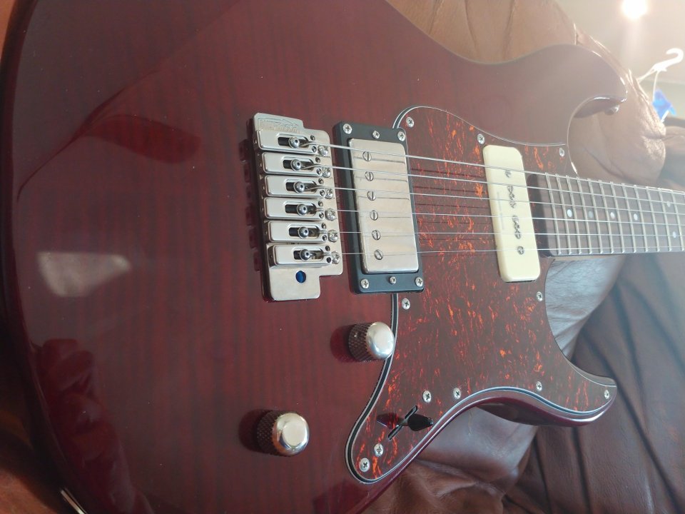 Cambio/Vendo Yamaha Pacífica 611VFM