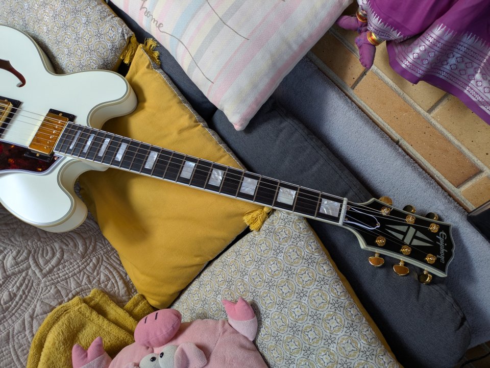 EPIPHONE IGC 1959 ES-355 CLASSIC WHITE (estuche y envío incluidos) de segunda mano · Foto 2 de 9 · Madrid · 1000 €