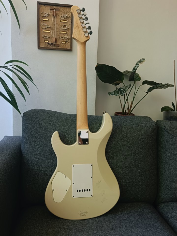 Yamaha Pacifica 112V mejorada de segunda mano · Foto 6 de 6 · Madrid · 299 €