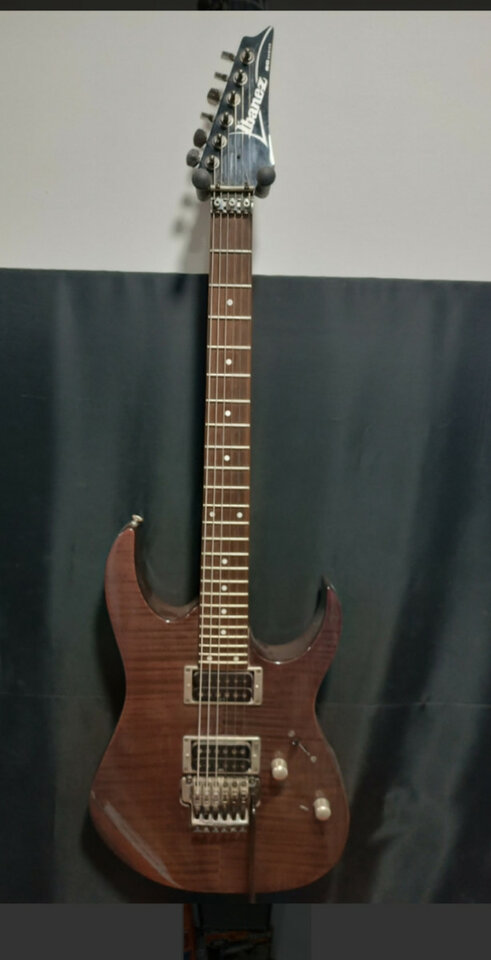 Ibanez rg320 fm (se puede añadir combo peavey)