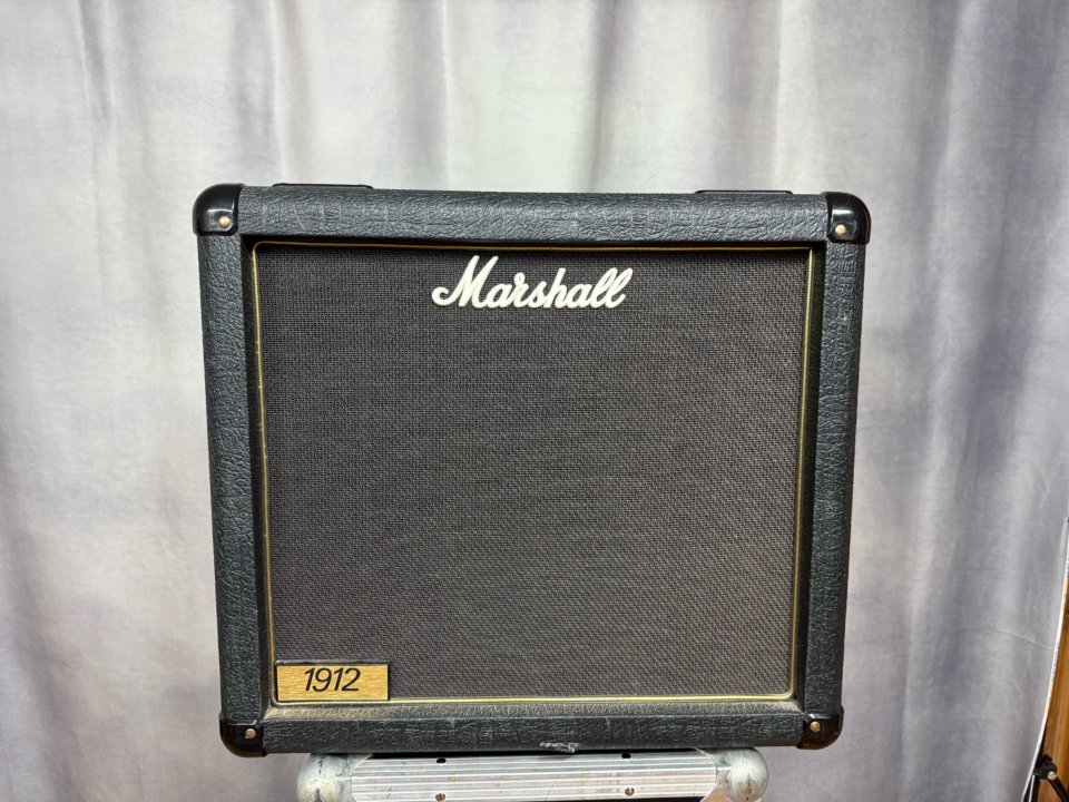 2 Pantallas 1x12 Marshall made in Uk de segunda mano · Foto 1 de 5 · León · 295 €