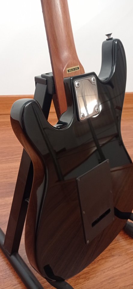 Guitarra eléctrica Samick antigua de segunda mano · Foto 6 de 8 · Cuenca · 120 €