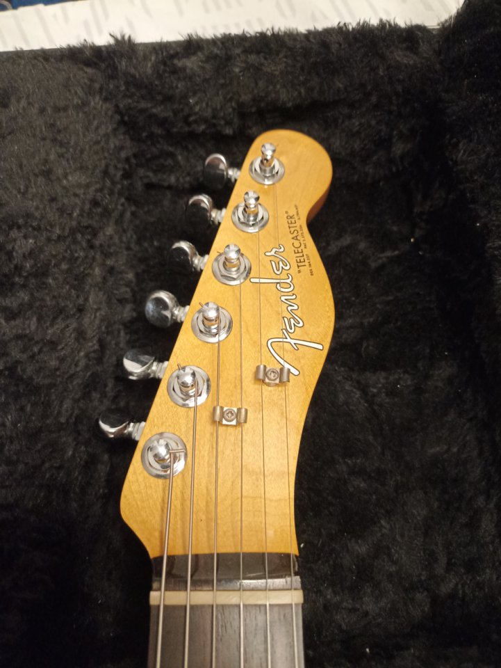 Fender telecaster chrissie hynde de segunda mano · Foto 2 de 8 · Valencia · 1000 €