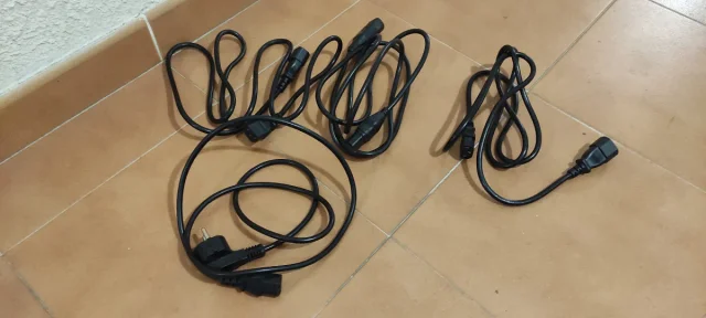 Adam Hall PCL 10 - Condicionador de Corriente