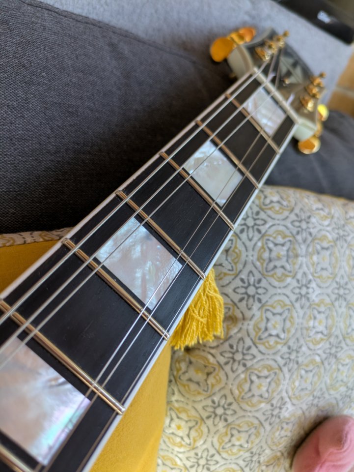 EPIPHONE IGC 1959 ES-355 CLASSIC WHITE (estuche y envío incluidos) de segunda mano · Foto 4 de 9 · Madrid · 1000 €