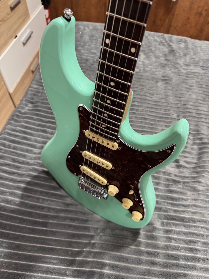 Sire Guitars S3 SSS MLG Mild Green