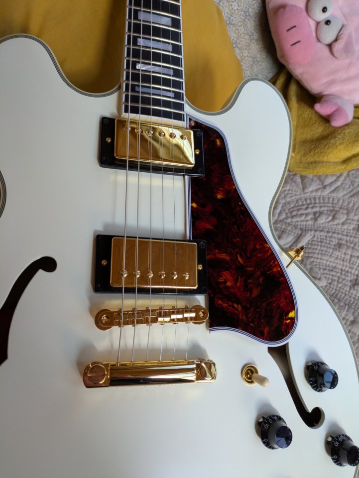 EPIPHONE IGC 1959 ES-355 CLASSIC WHITE (estuche y envío incluidos) de segunda mano · Foto 5 de 9 · Madrid · 1000 €