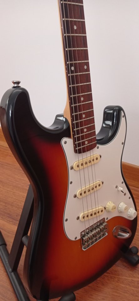 Guitarra eléctrica Tokai Stratocaster Golden Sound