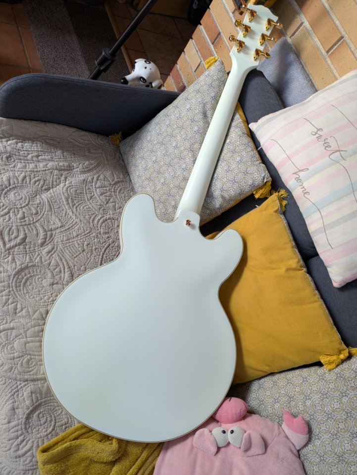 EPIPHONE IGC 1959 ES-355 CLASSIC WHITE (estuche y envío incluidos) de segunda mano · Foto 7 de 9 · Madrid · 1000 €