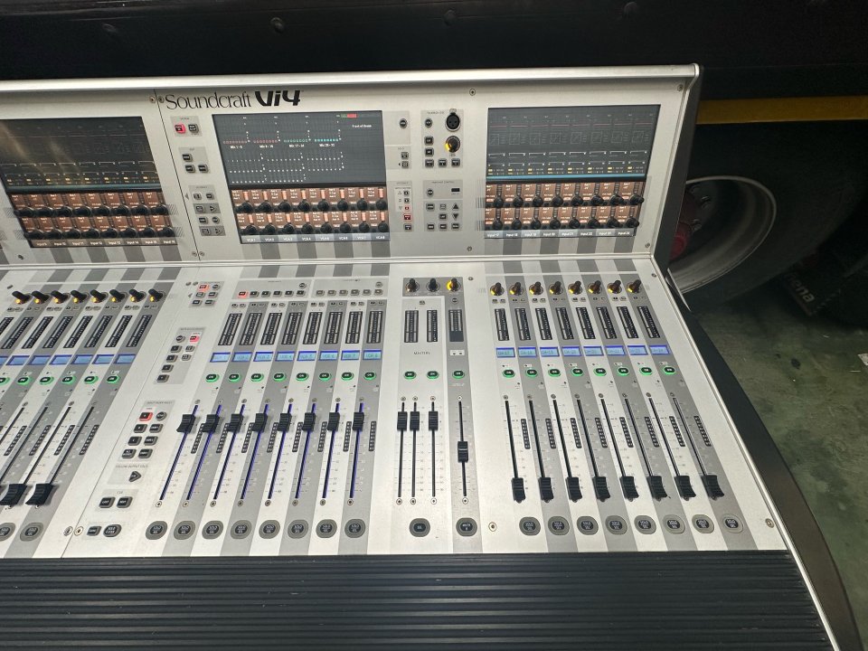 Soundcraft VI400 set de segunda mano · Foto 6 de 9 · Cantabria · 6300 €