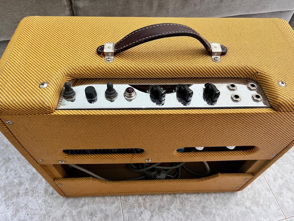 Fender 57 deluxe reissue (Hand-Wired 2014) de segunda mano · Foto 3 de 5 · Barcelona · 1900 €