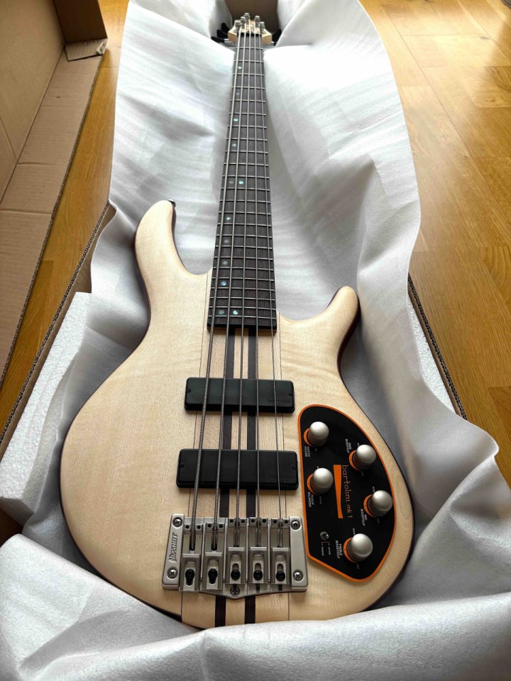 Bajo Cort A5 Plus FMMH OPN de segunda mano · Foto 1 de 7 · Toledo · 625 €