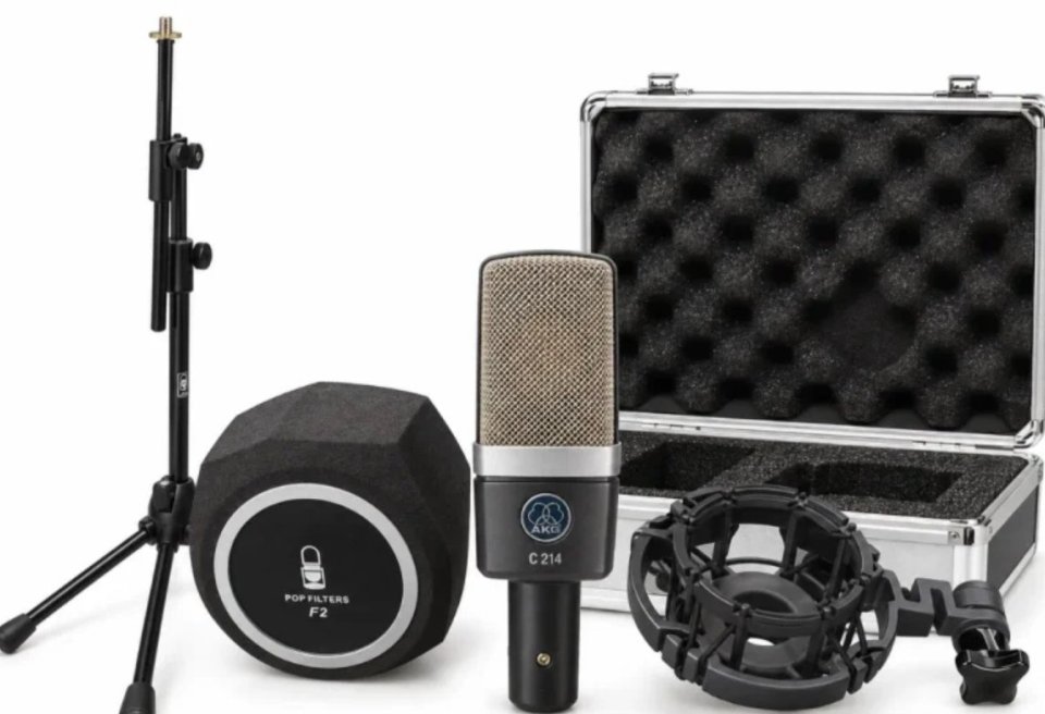 AKG C214 + Maletín + Araña + Filtro Antipop + Pie de segunda mano · Madrid · 365 €