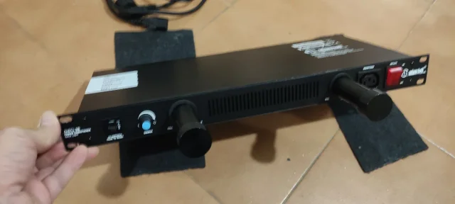 Adam Hall PCL 10 - Condicionador de Corriente