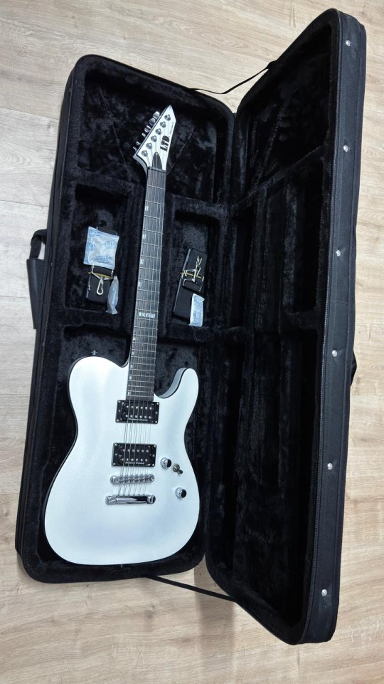 LTD Eclipse NT '87 Pearl White de segunda mano · Foto 8 de 8 · Tarragona · 800 €