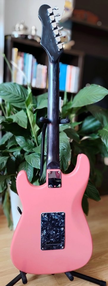 Guitarra ELg estilo Stratocaster de segunda mano · Foto 2 de 7 · Madrid · 190 €