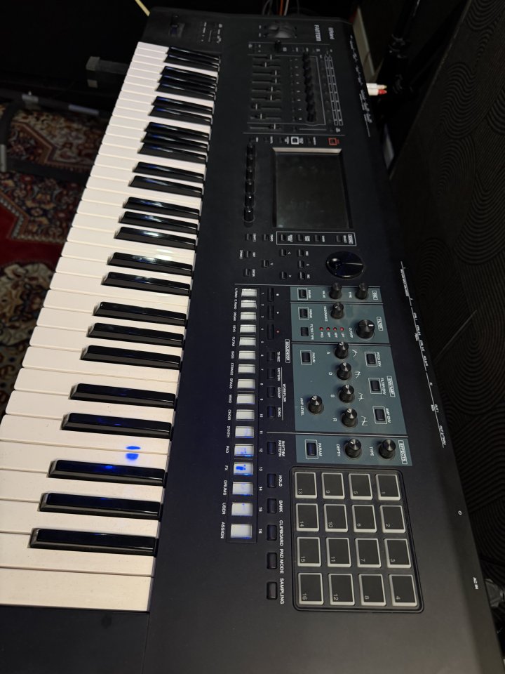 Vendo o cambio ROLAND Fantom EX 6 de segunda mano · Foto 1 de 7 · Madrid · 2700 €