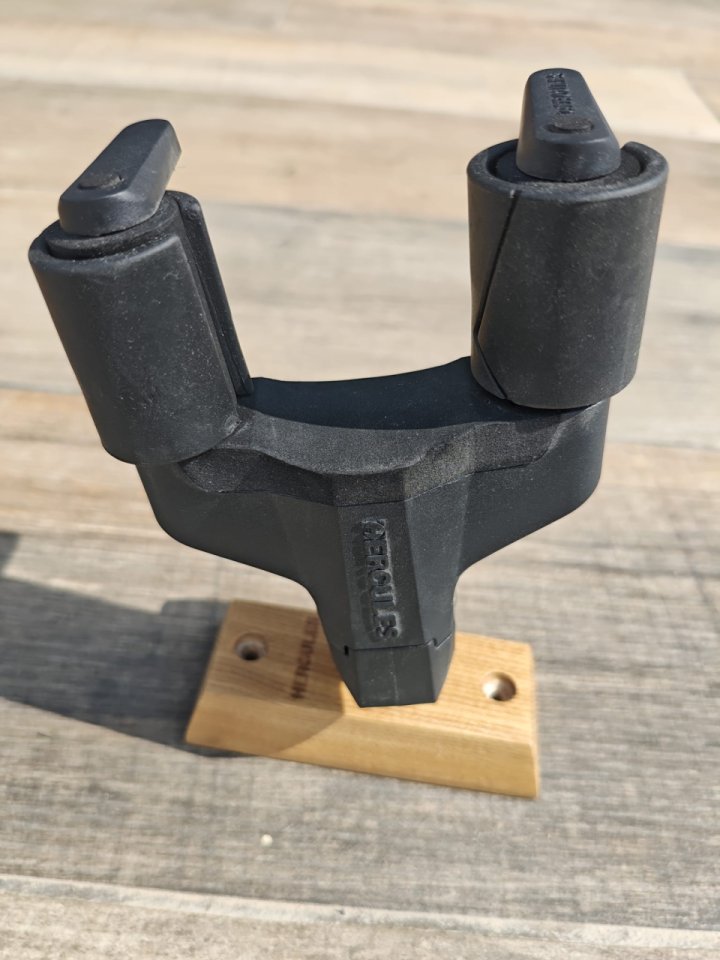 Pack de 10 Soportes de pared Hercules de segunda mano · Foto 1 de 2 · Burgos · 70 €