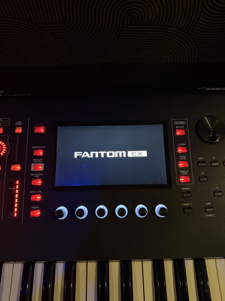 Vendo o cambio ROLAND Fantom EX 6 de segunda mano · Foto 2 de 7 · Madrid · 2700 €