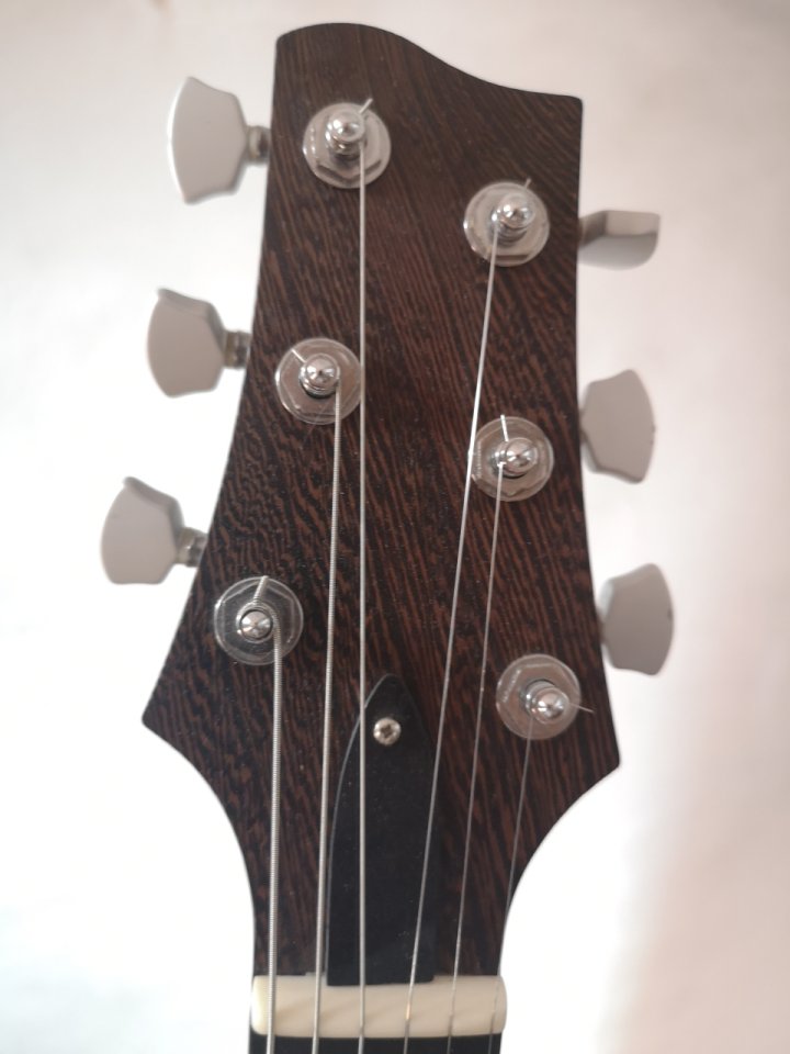Guitarra Warmoth Seleccion Premium con pastillas Kinman. Luthier TMM de segunda mano · Foto 3 de 9 · Madrid · 1800 €