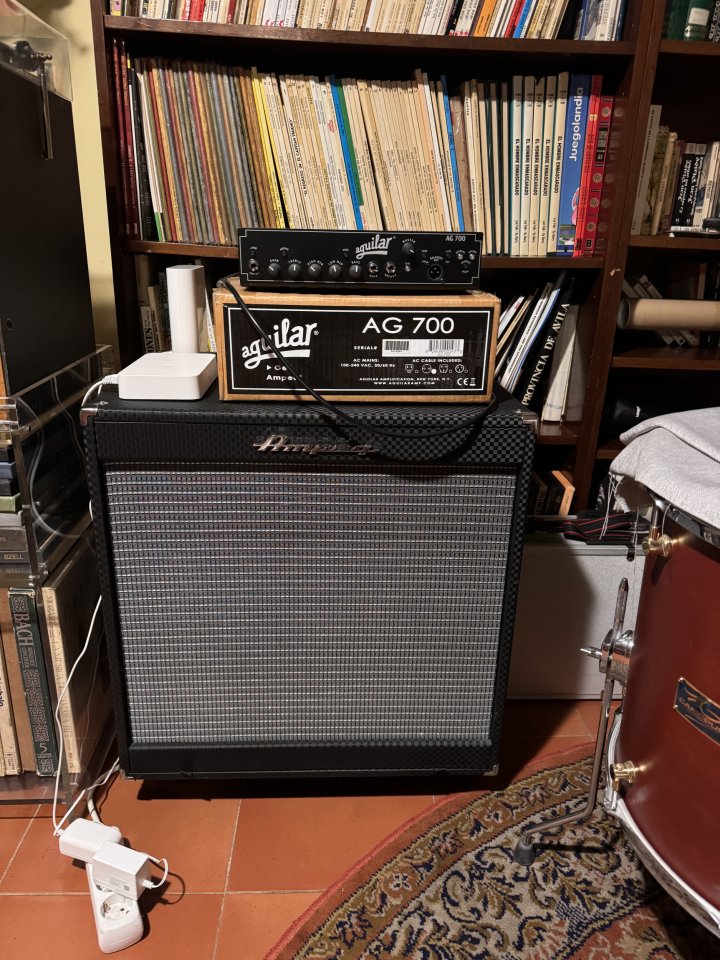 Amplificador Bajo - Cabezal Aguilar AG700 + Cabina Ampeg PF115