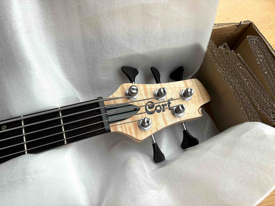 Bajo Cort A5 Plus FMMH OPN de segunda mano · Foto 6 de 7 · Toledo · 625 €