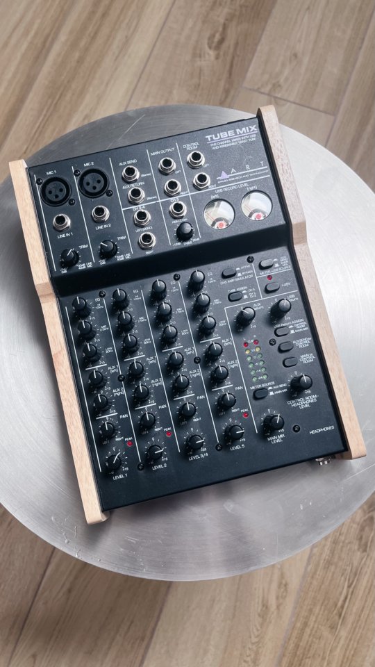Mesa de mezclas analógica ART Tube Sound de segunda mano · Foto 1 de 2 · Valladolid · 320 €