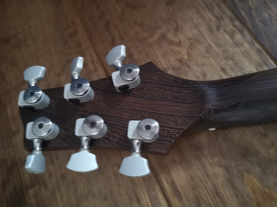 Guitarra Warmoth Seleccion Premium con pastillas Kinman. Luthier TMM de segunda mano · Foto 4 de 9 · Madrid · 1800 €