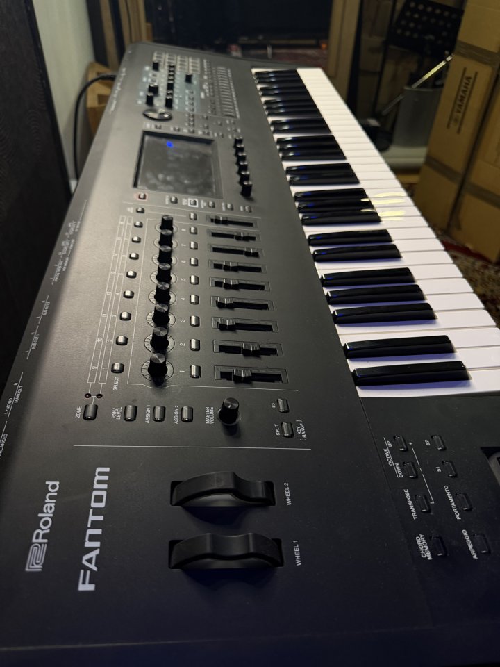 Vendo o cambio ROLAND Fantom EX 6 de segunda mano · Foto 4 de 7 · Madrid · 2700 €