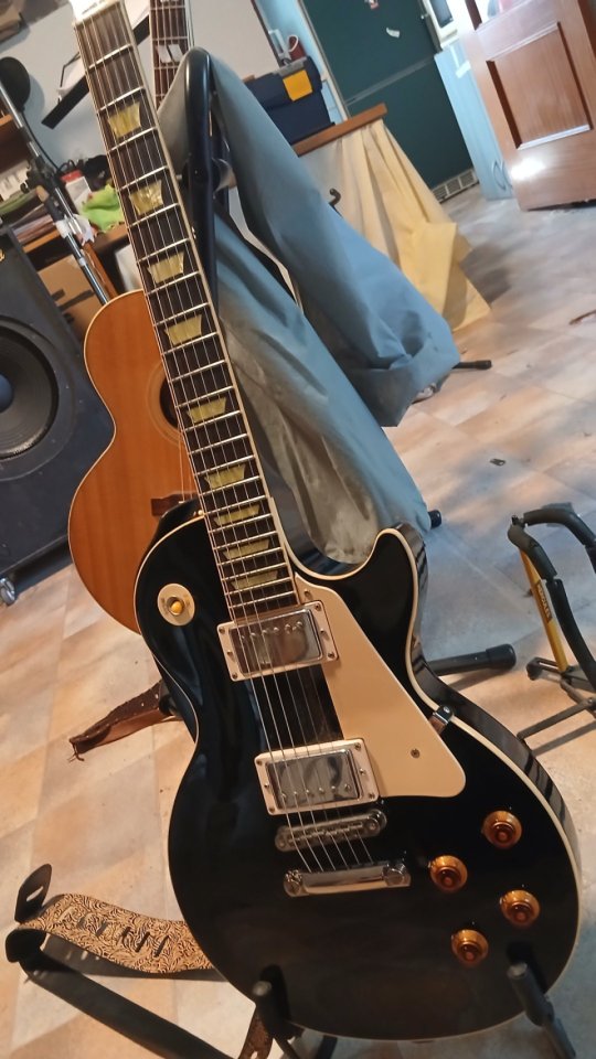 2008 Gibson Les Paul Classic Black. Cambios. de segunda mano · Foto 1 de 10 · Madrid · 1690 €