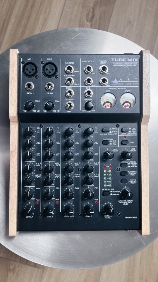 Mesa de mezclas analógica ART Tube Sound de segunda mano · Foto 2 de 2 · Valladolid · 320 €