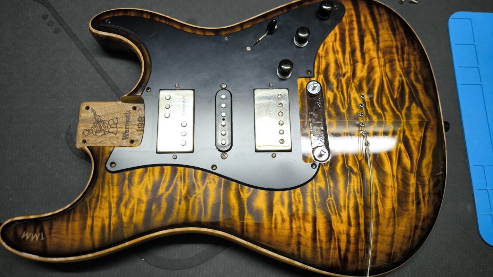 Guitarra Warmoth Seleccion Premium con pastillas Kinman. Luthier TMM de segunda mano · Foto 6 de 9 · Madrid · 1800 €