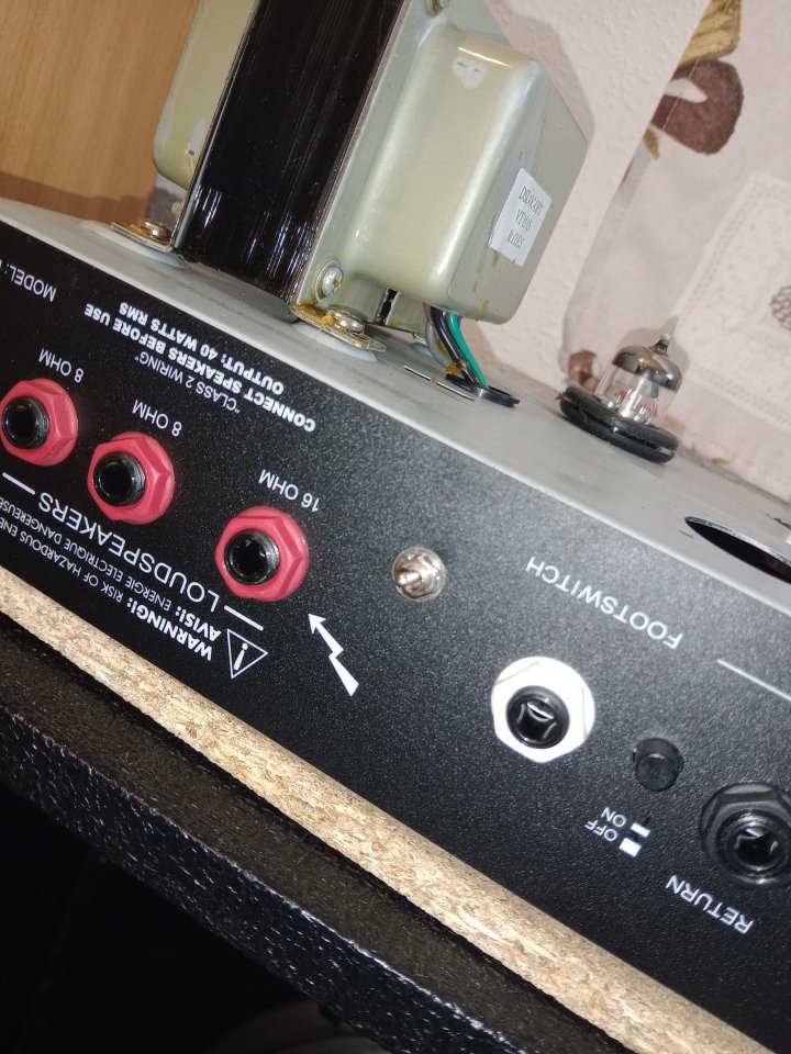 Marshall DSL40C con V30 Uk de segunda mano · Foto 6 de 7 · Madrid · 450 €