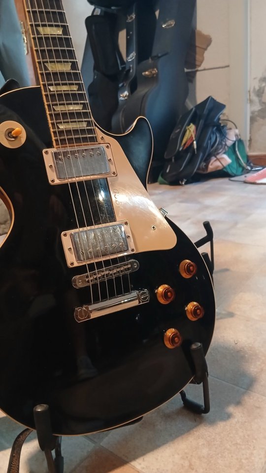2008 Gibson Les Paul Classic Black. Cambios. de segunda mano · Foto 2 de 10 · Madrid · 1690 €