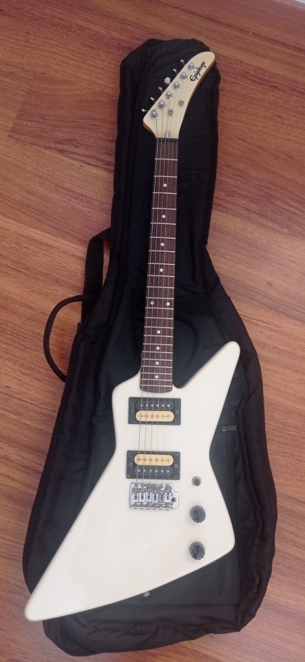 Guitarra eléctrica Epiphone Explorer Small Body Corea 93 de segunda mano · Foto 2 de 10 · Cuenca · 700 €