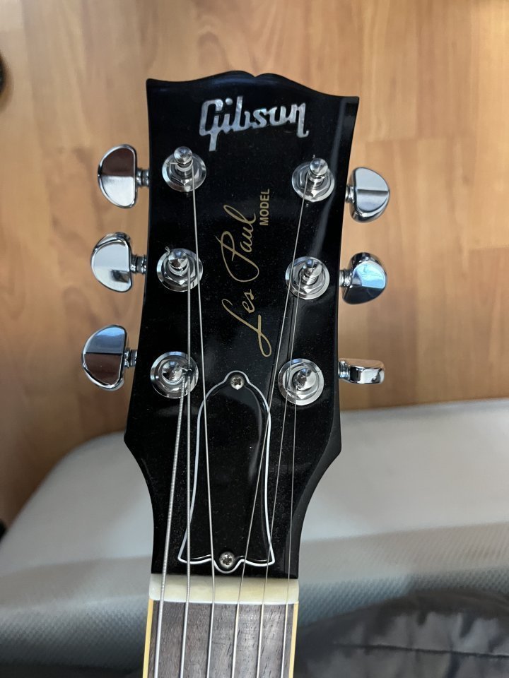 2008 Gibson Les Paul Classic Black. Cambios. de segunda mano · Foto 4 de 10 · Madrid · 1690 €