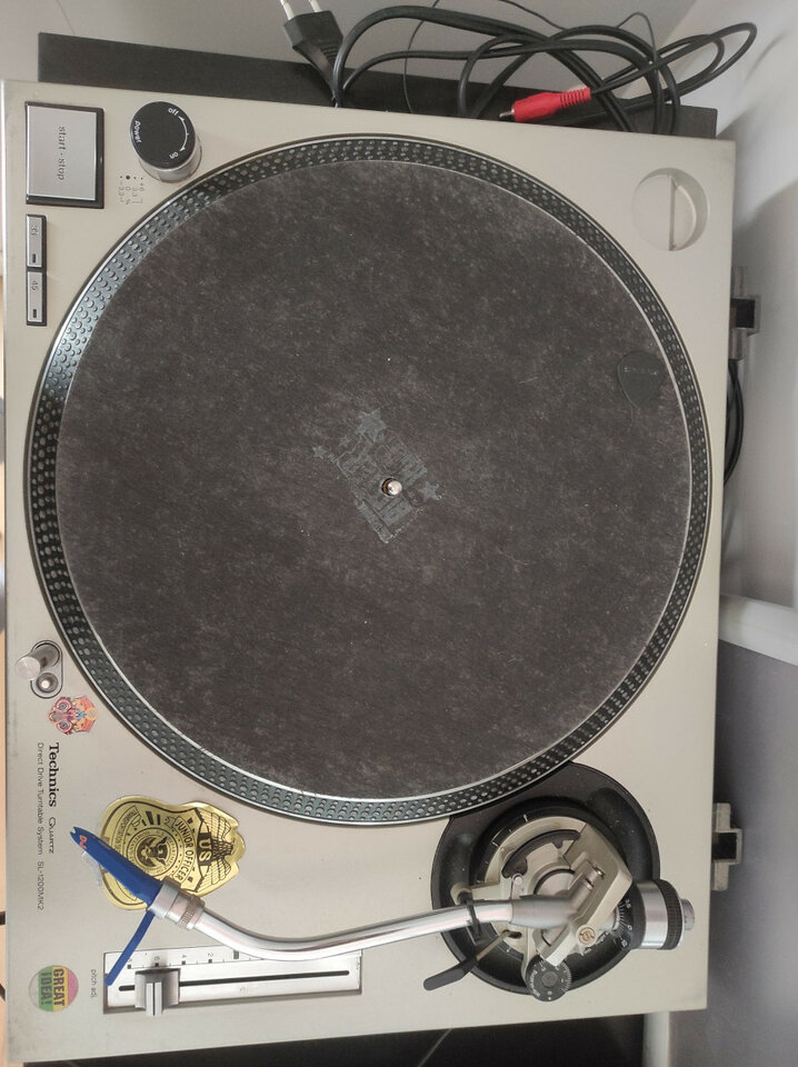 Technics 1200 mas covers y agujas de segunda mano · Foto 5 de 6 · Madrid · 1300 €