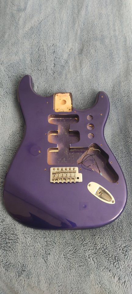 Cuerpo Fender Stratocaster Standar MIM año 2000, con puente tremolo Fender