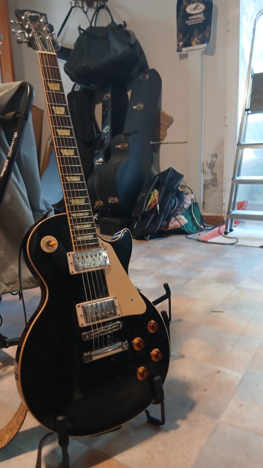 2008 Gibson Les Paul Classic Black. Cambios. de segunda mano · Foto 5 de 10 · Madrid · 1690 €