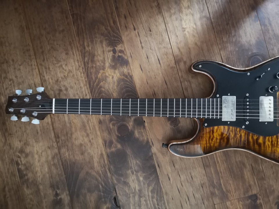 Guitarra Warmoth Seleccion Premium con pastillas Kinman. Luthier TMM de segunda mano · Foto 9 de 9 · Madrid · 1800 €