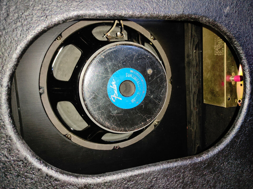 Amplificador Marlboro 562A (USA, años 70-80). Muchas mods y altavoz Fender.